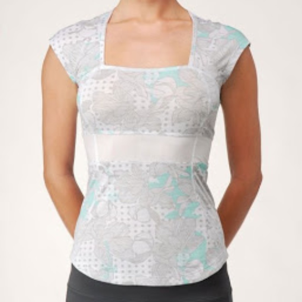 lululemon Women's Track Tech Top Size 6